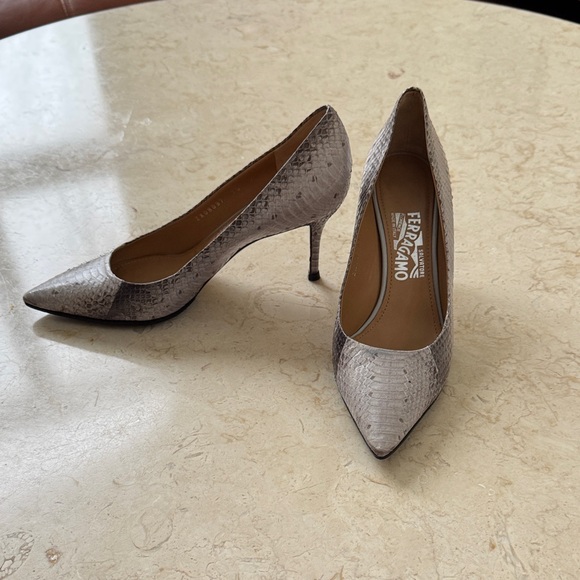 Salvatore Ferragamo Shoes - Salvatore Ferragamo Silver Grey Snakeskin Pointed-Toe Pumps size 8 US 39 EU